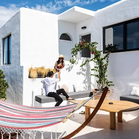 Yalos Mykonos 4 Bedroom Luxury House 5 Minute From Ornos W Sea & Sunset View Case de vacanță